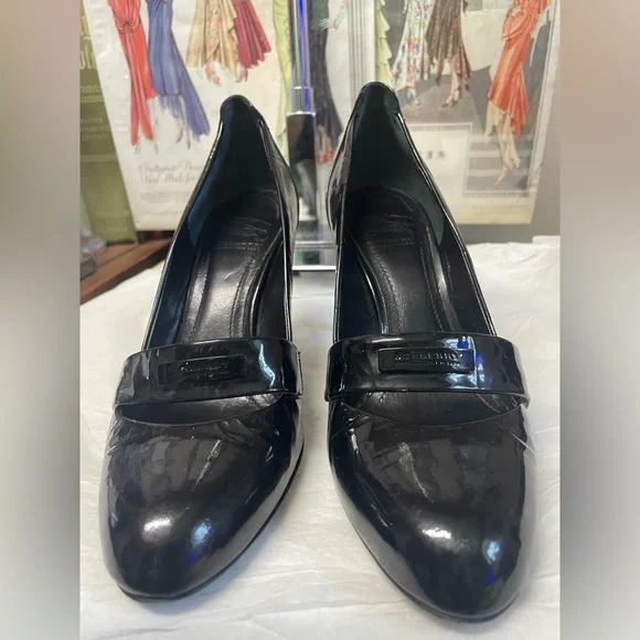 Authentic Burberry Pumps - Picture 3 of 15